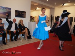 Fashion Show in der Contemplor Galerie Wien am 14. 03. 2024